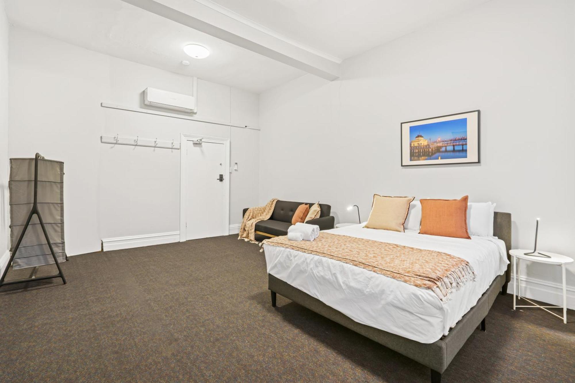 Heritage-Style Boutique Hotel, Port Melbourne — Photos 1